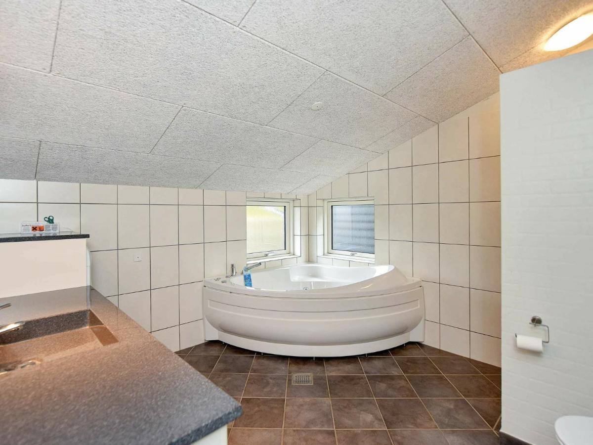 Luxurious Holiday Home In Hovborg With A Scenic View 호프보리 외부 사진